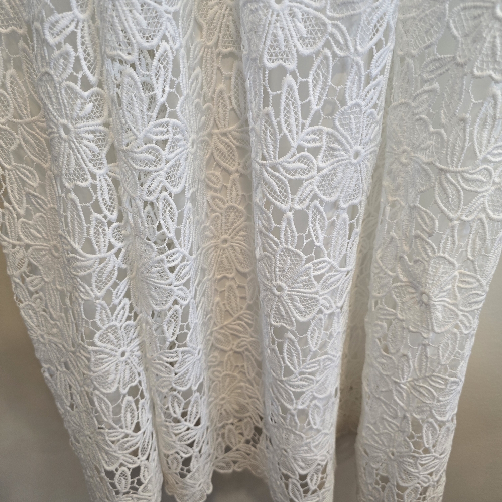 Astr White Flowery Lace Midi Dress Size Medium Nwot, Has One Very Small Flaw - Picture 9 of 16